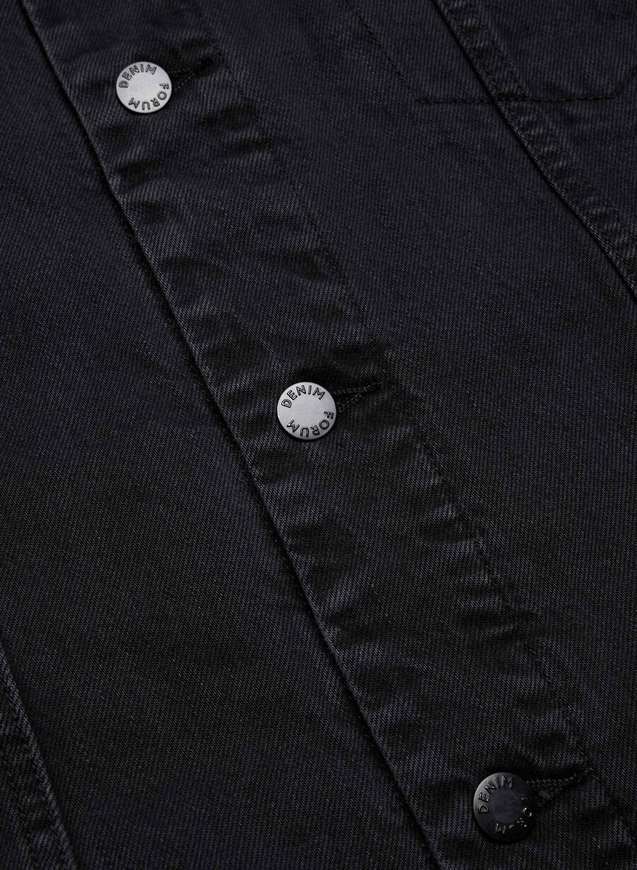 denim forum 90-tallets vintage sherpa-dongerijakke svart eyeliner