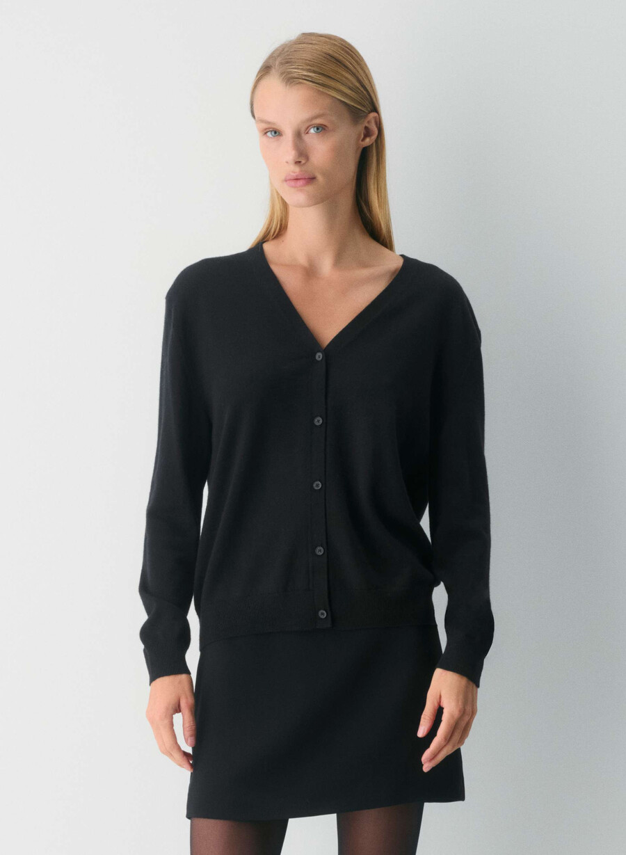bare merinoull cardigan med v-hals svart