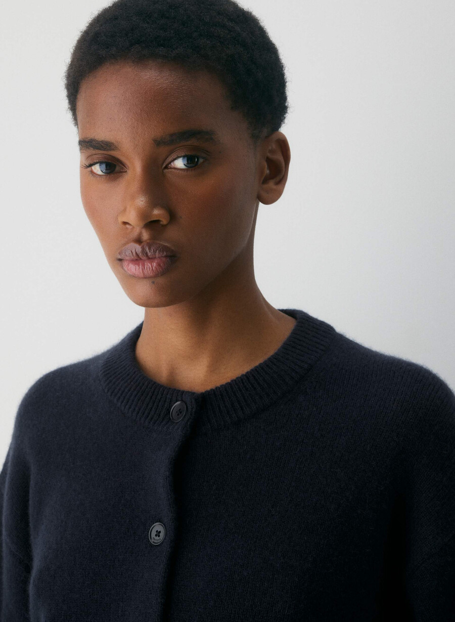 essential cashmere allegory cardigan mØrk navy