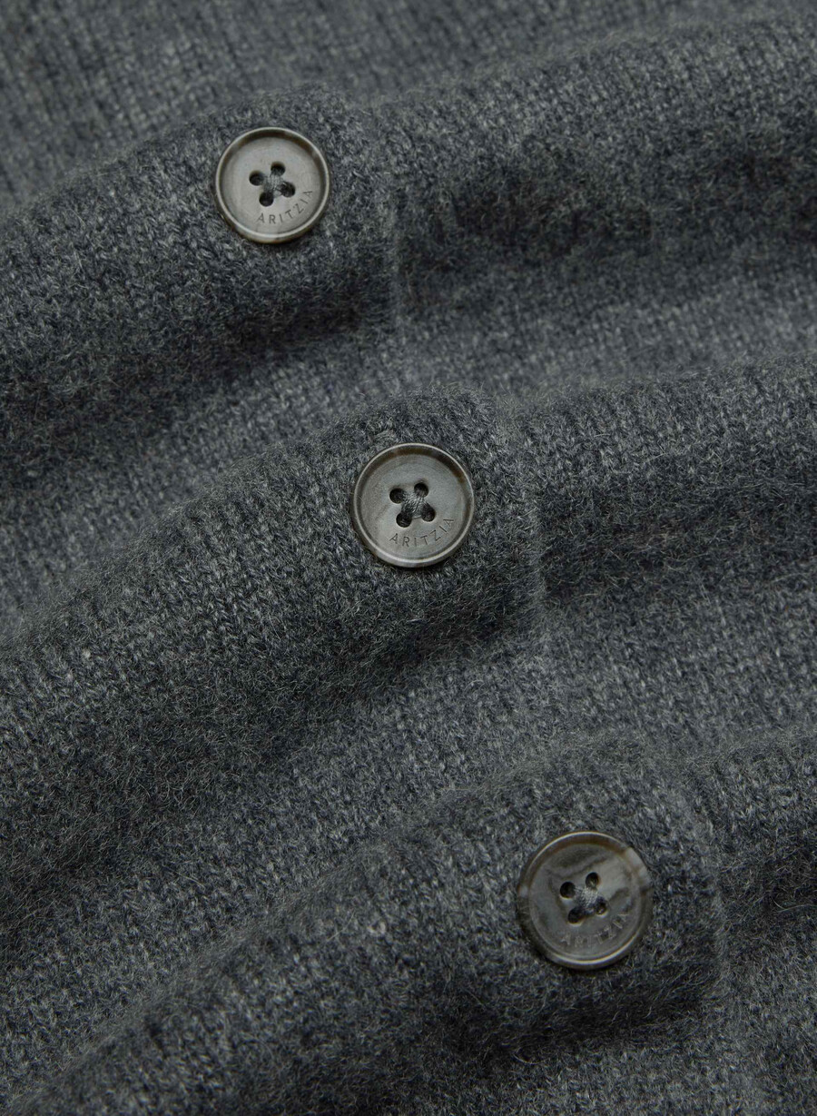 essential cashmere allegory cardigan lynggrønn