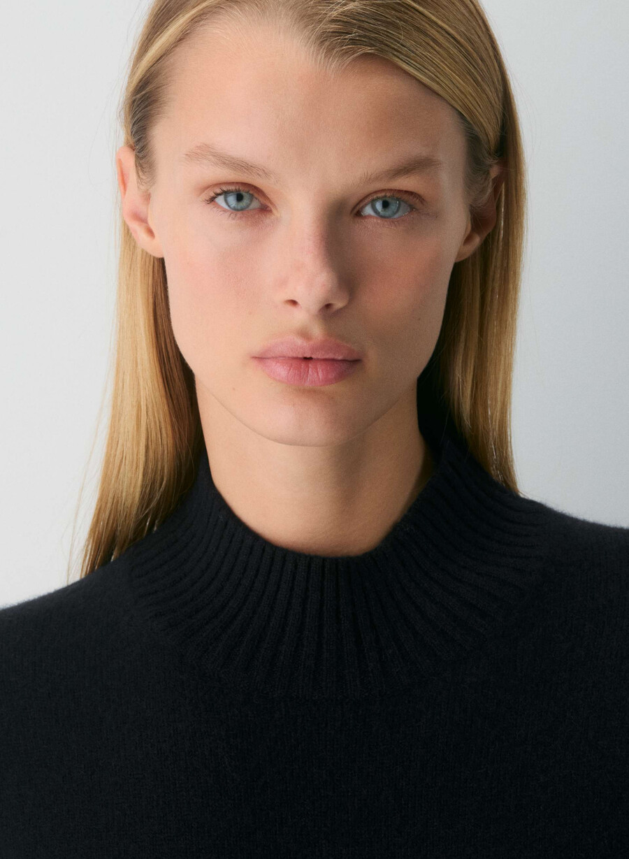 essential cashmere krympet mockneck svart