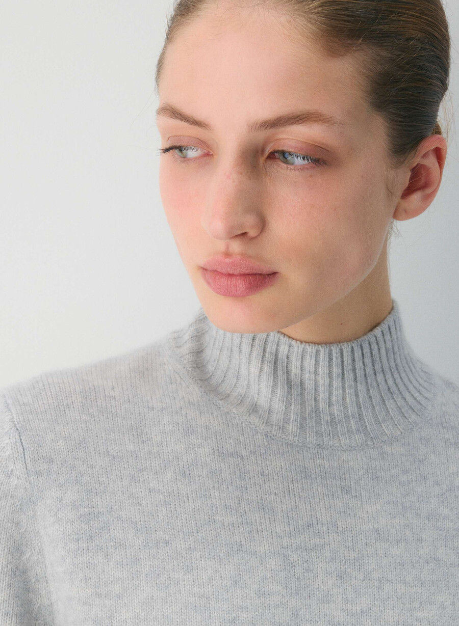 essential cashmere shrunken mockneck lyngkrom