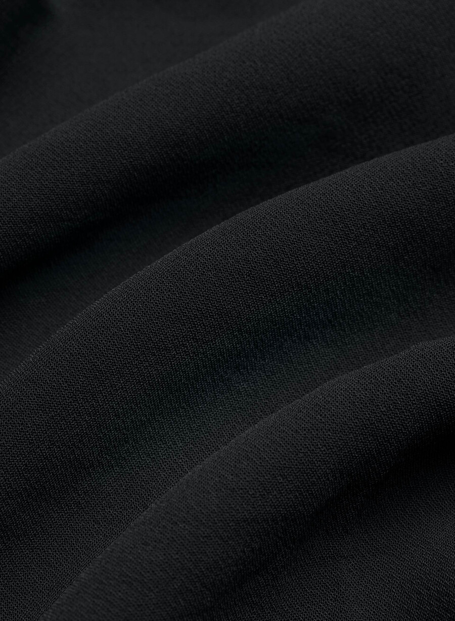 the effortless pant curve-fit lo-rise – crepette svart