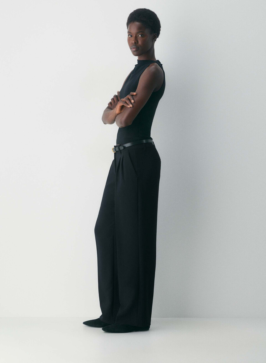 the effortless pant curve-fit lo-rise – crepette svart