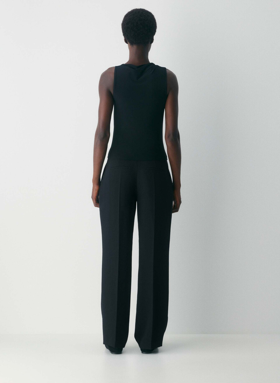 the effortless pant curve-fit lo-rise – crepette svart