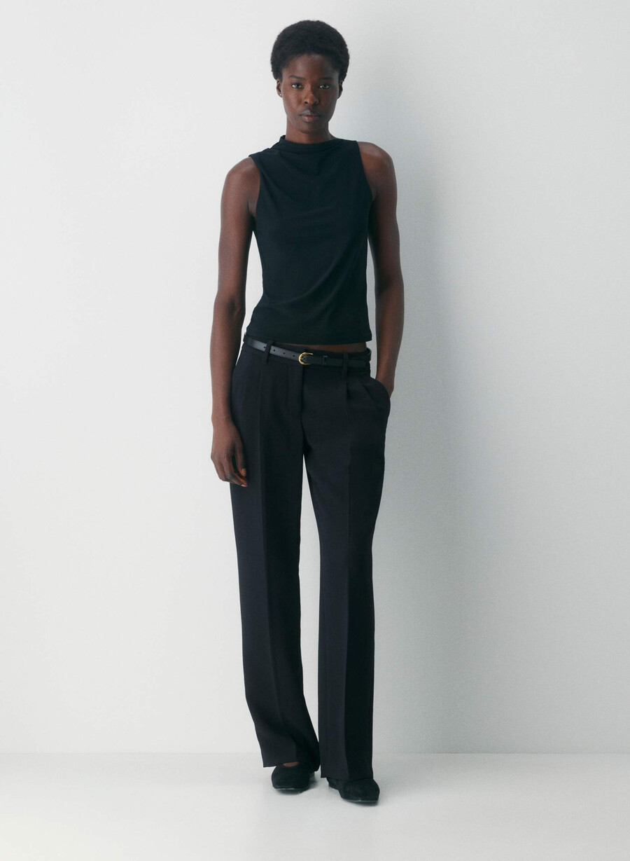 the effortless pant curve-fit lo-rise – crepette svart