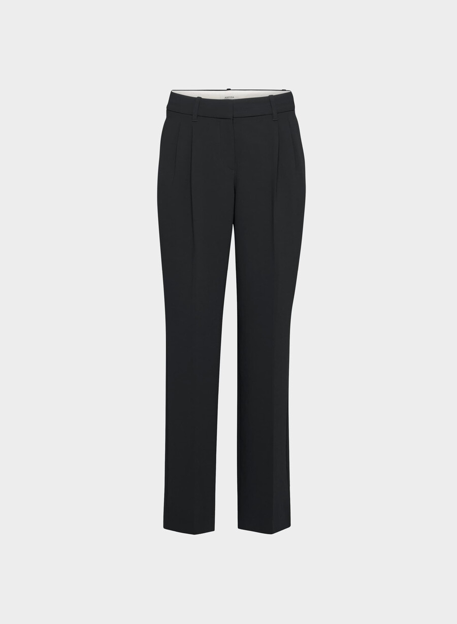 the effortless pant curve-fit lo-rise – crepette svart
