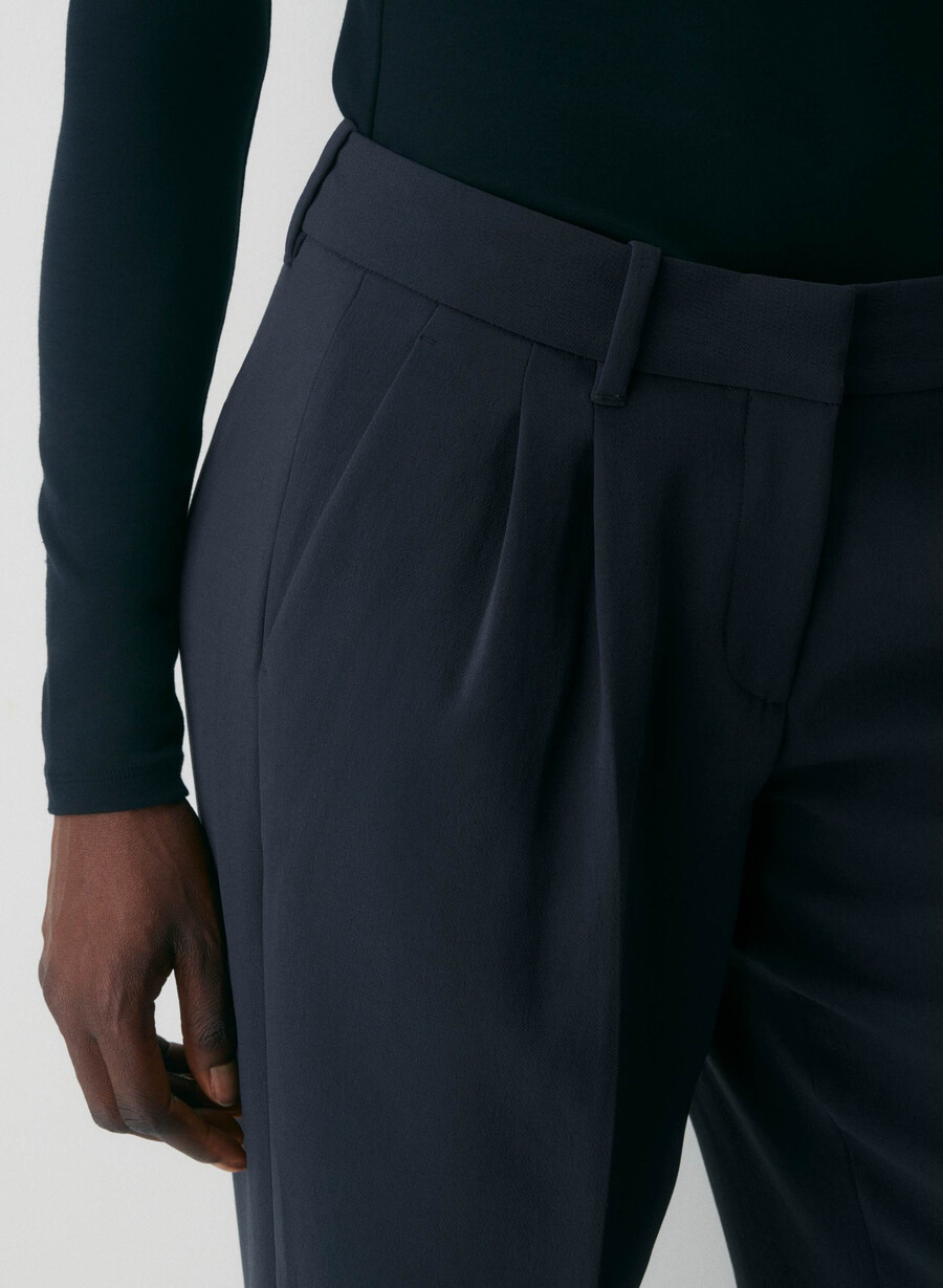 the effortless pant curve-fit lo-rise – crepette mØrk navy