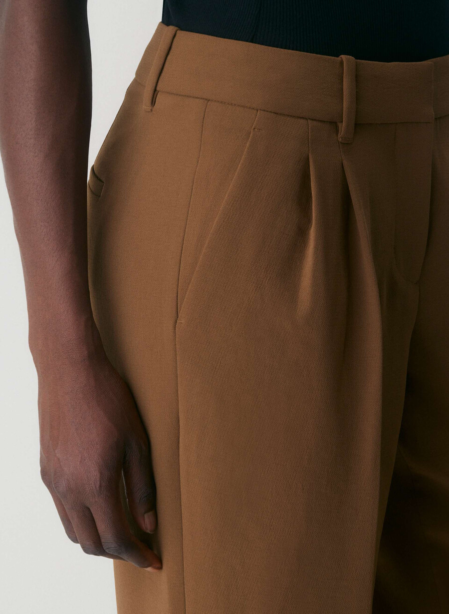 the effortless pant curve-fit lo-rise - crepette sjokoladebrun