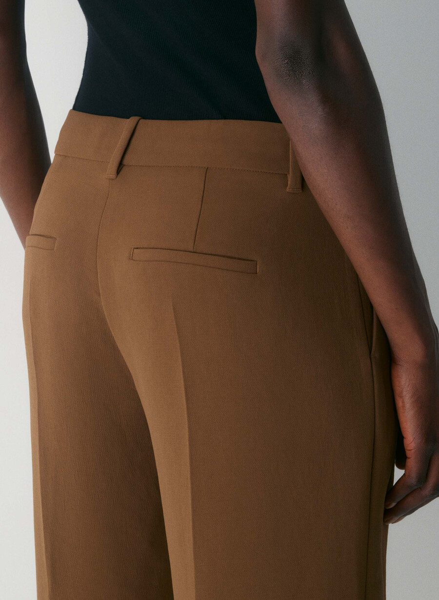 the effortless pant curve-fit lo-rise - crepette sjokoladebrun