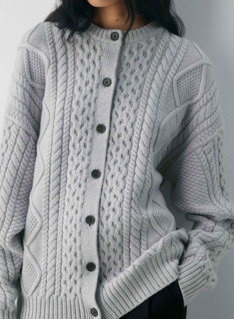 heritage knit merinoull cardigan i messing med mønster