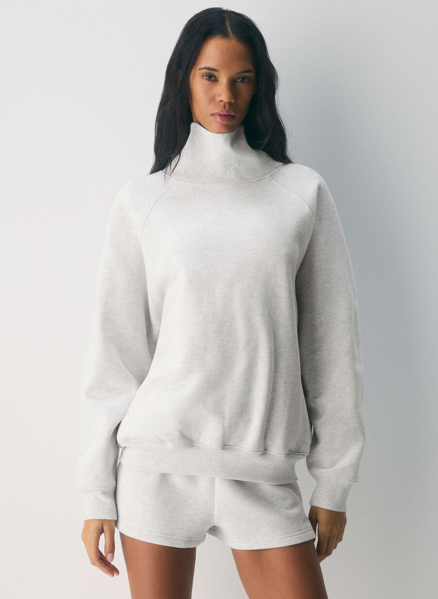 koselig svettefleece mega raglan-hals med trakthals heather cloud white