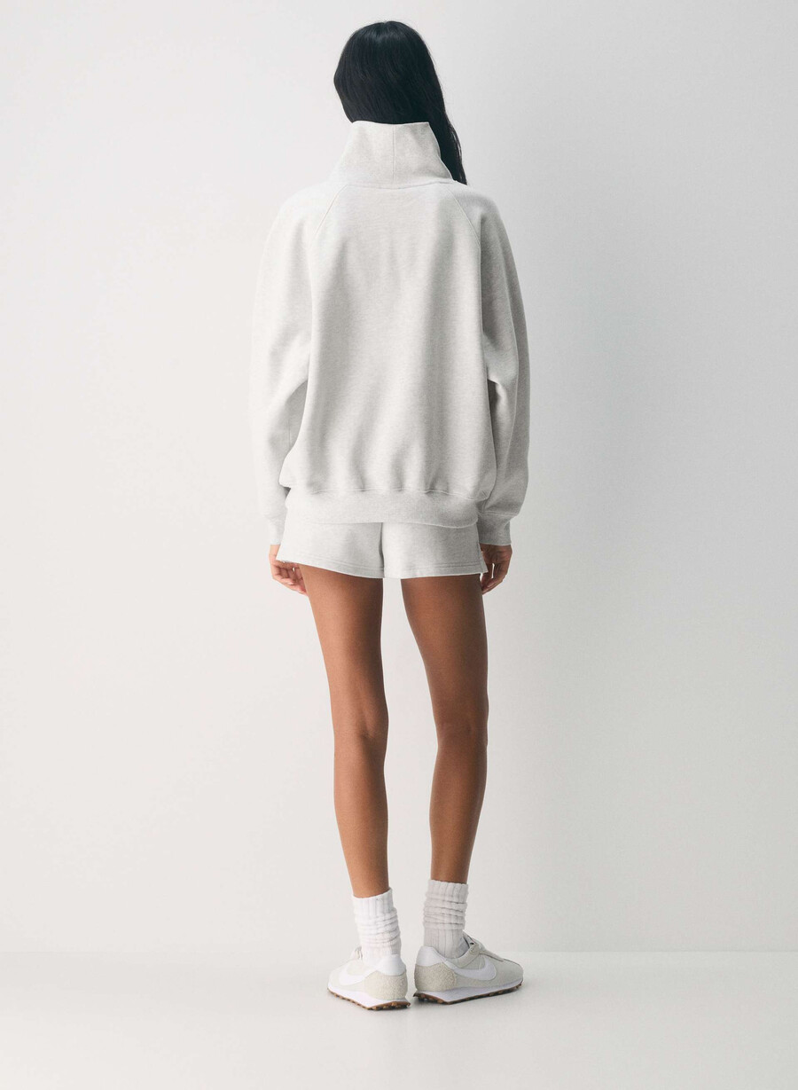koselig svettefleece mega raglan-hals med trakthals heather cloud white
