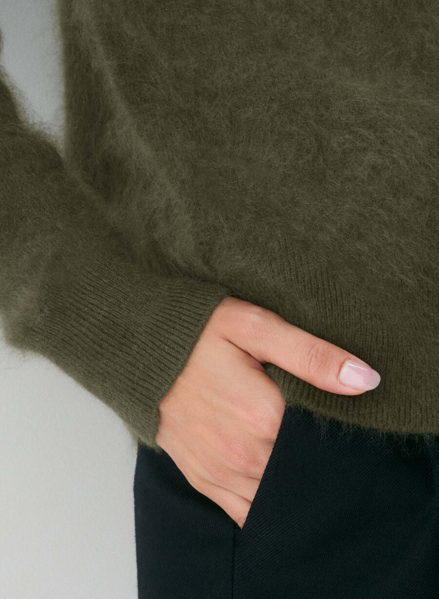 børstet kasjmir avslappet cardigan i mørk olivengrønn