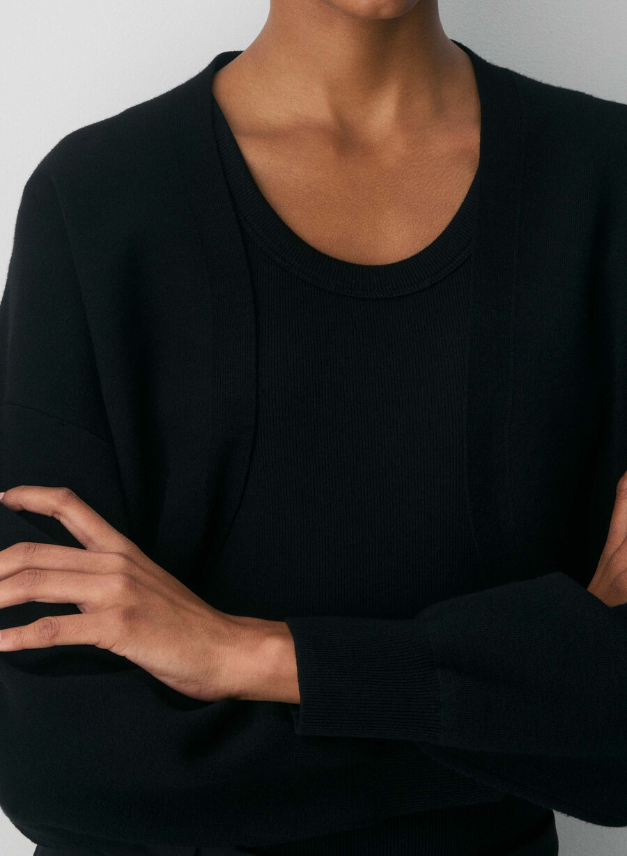 new decision shrug - wonder yarn svart