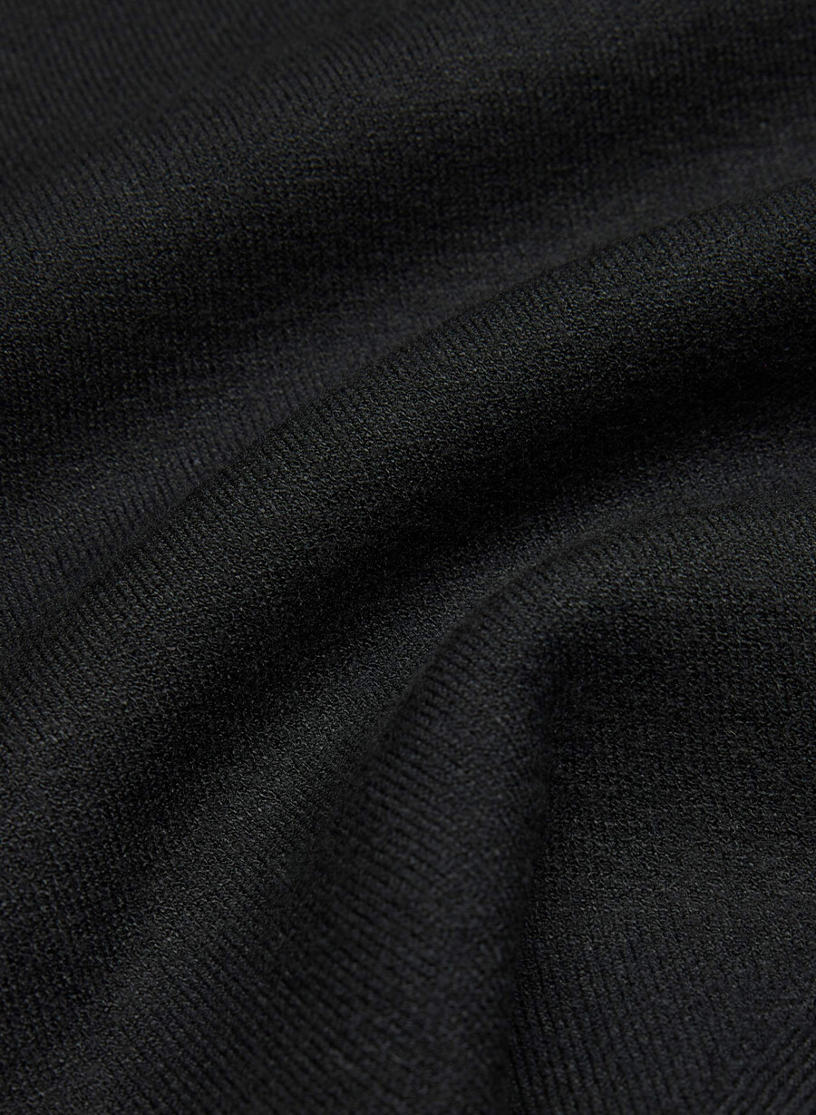 new decision shrug - wonder yarn svart