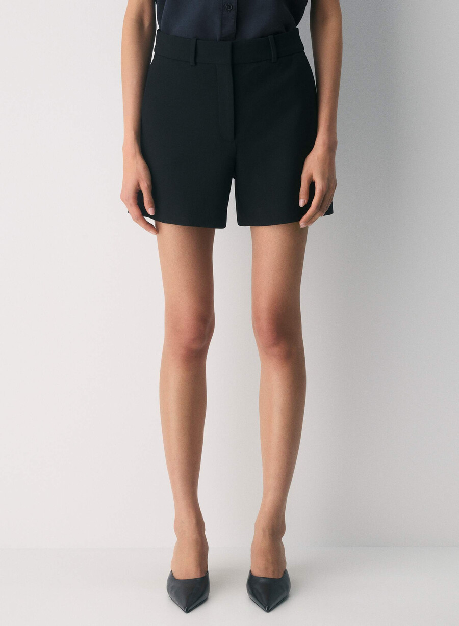 new agency mid-large shorts svart