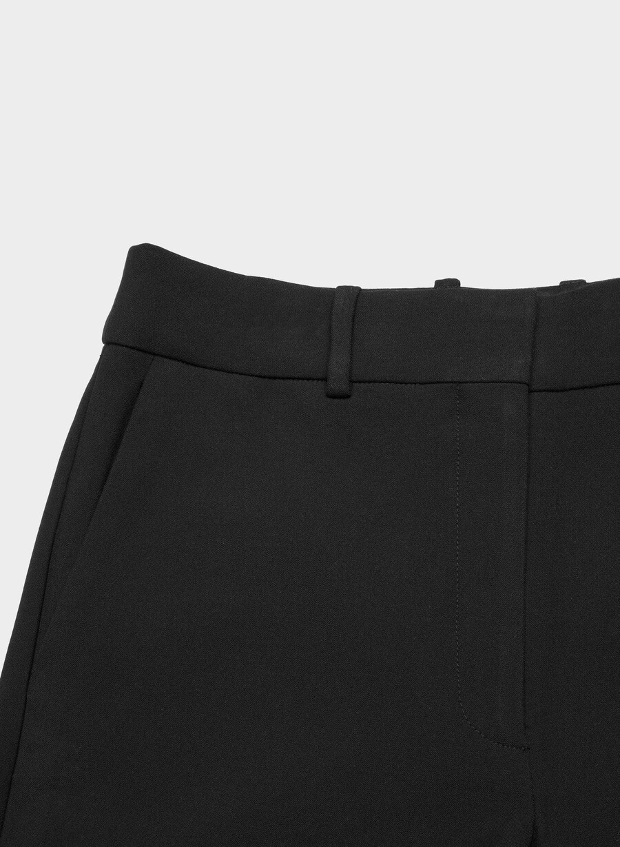 new agency mid-large shorts svart