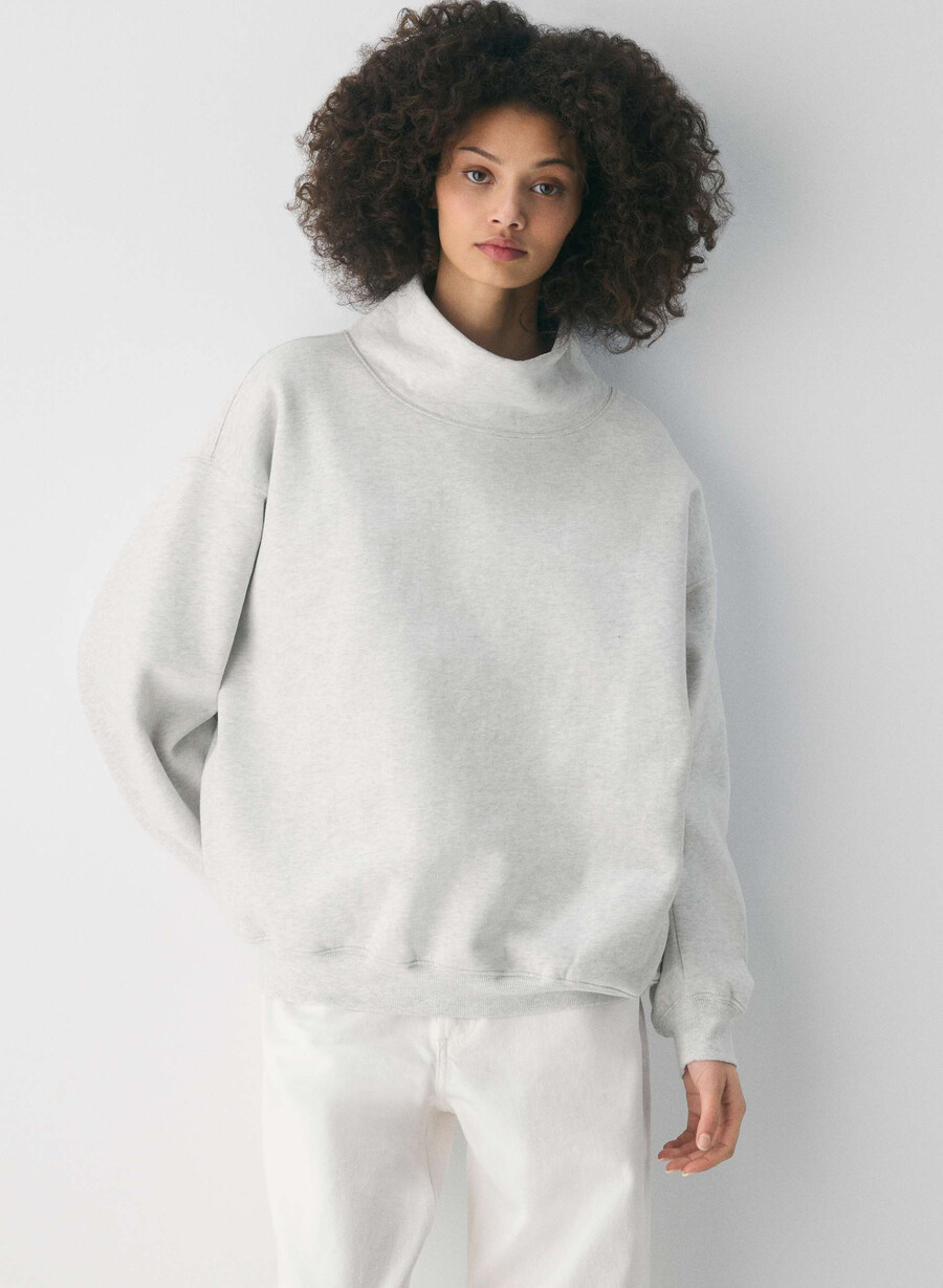 koselig svettefleece mega trakthals heather cloud white