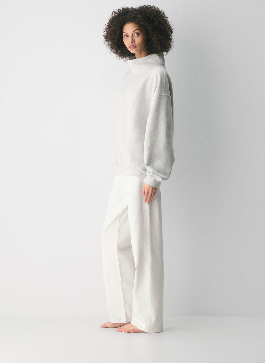 koselig svettefleece mega trakthals heather cloud white