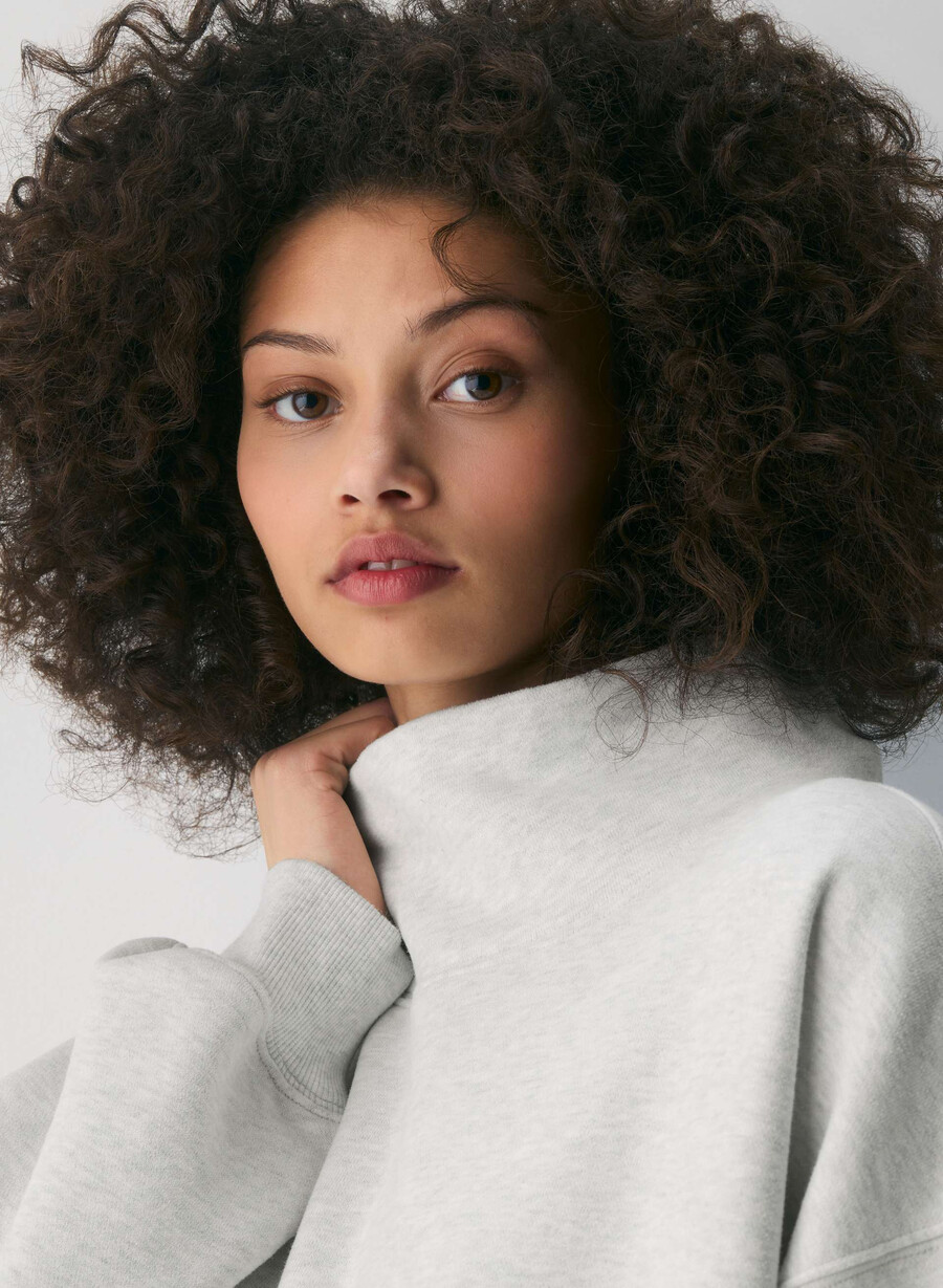 koselig svettefleece mega trakthals heather cloud white