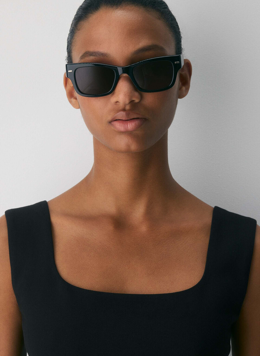 kjole med trekk - reessential black