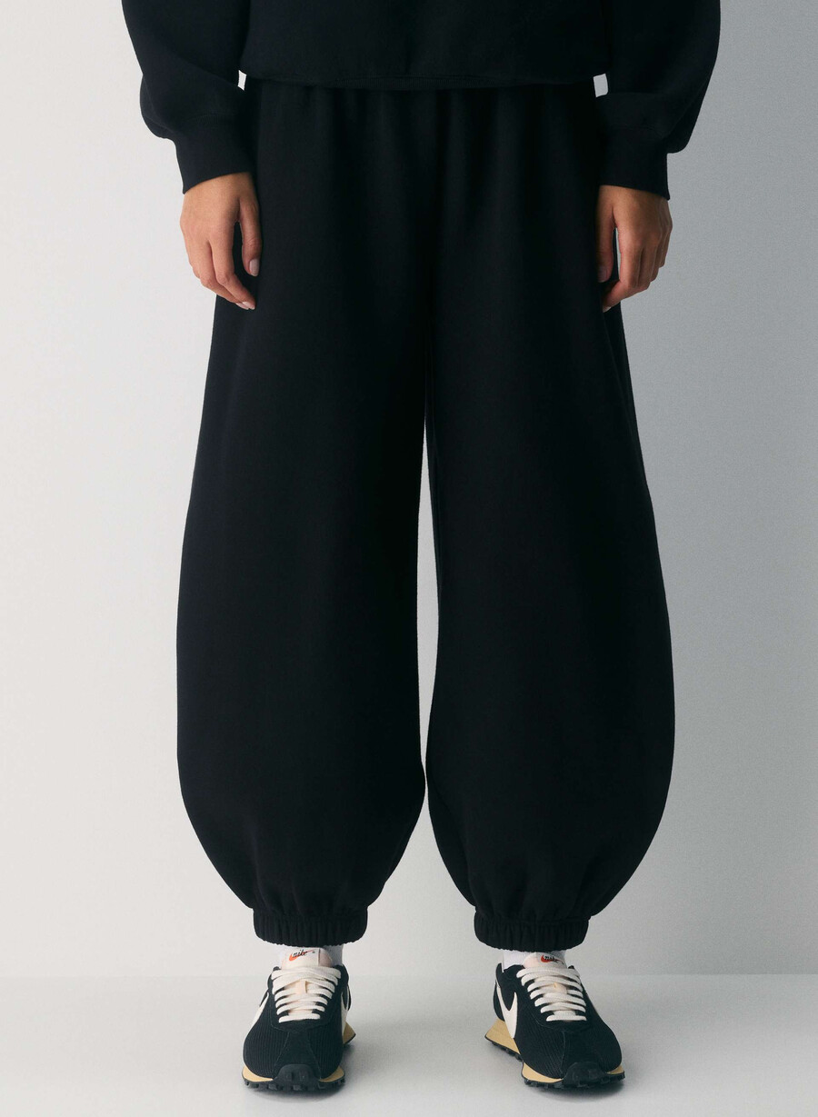 koselig joggebukse i fleece med mega ballonger svart