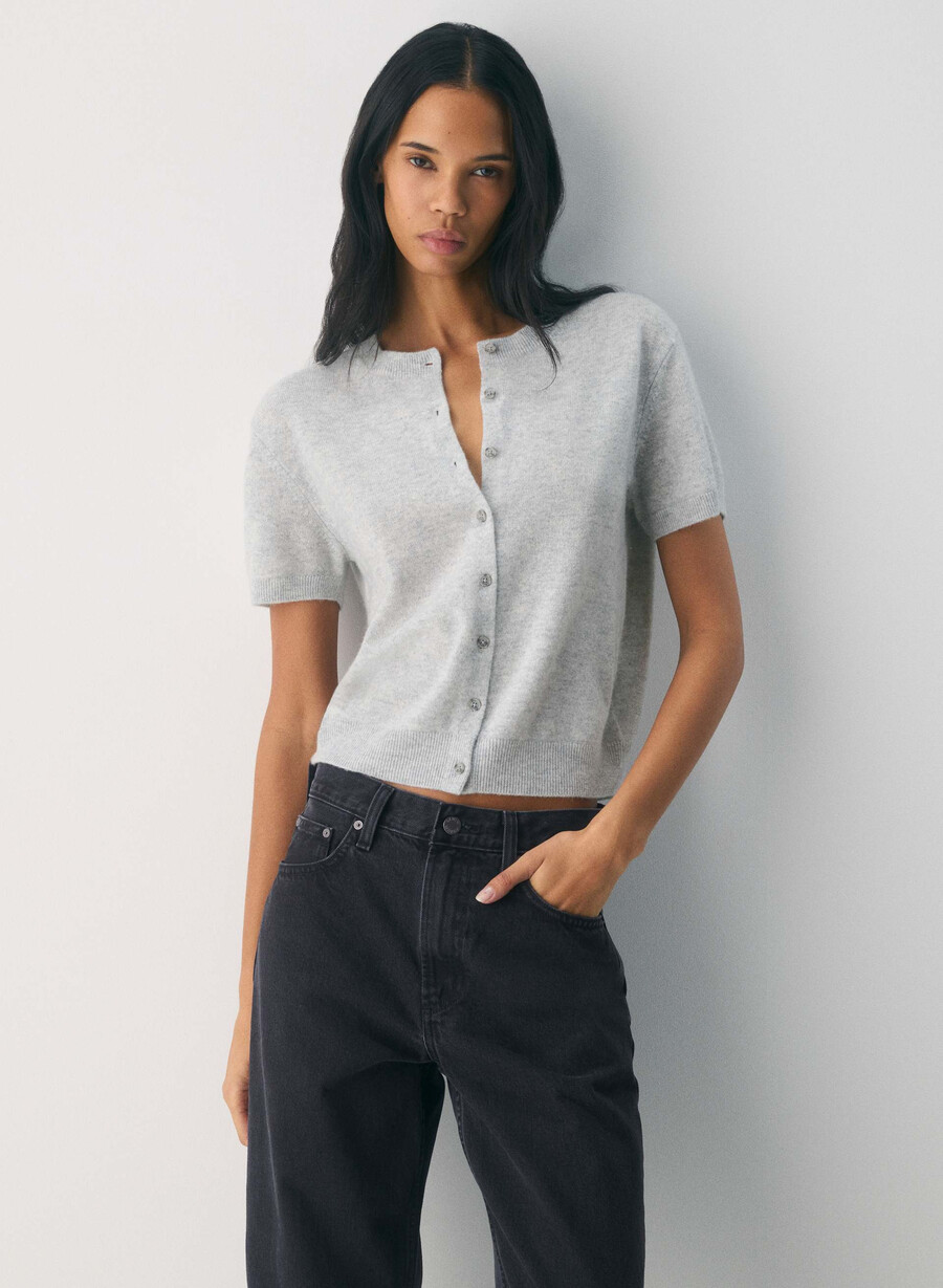 bare cashmere kortermet cardigan i lyngfarget krom