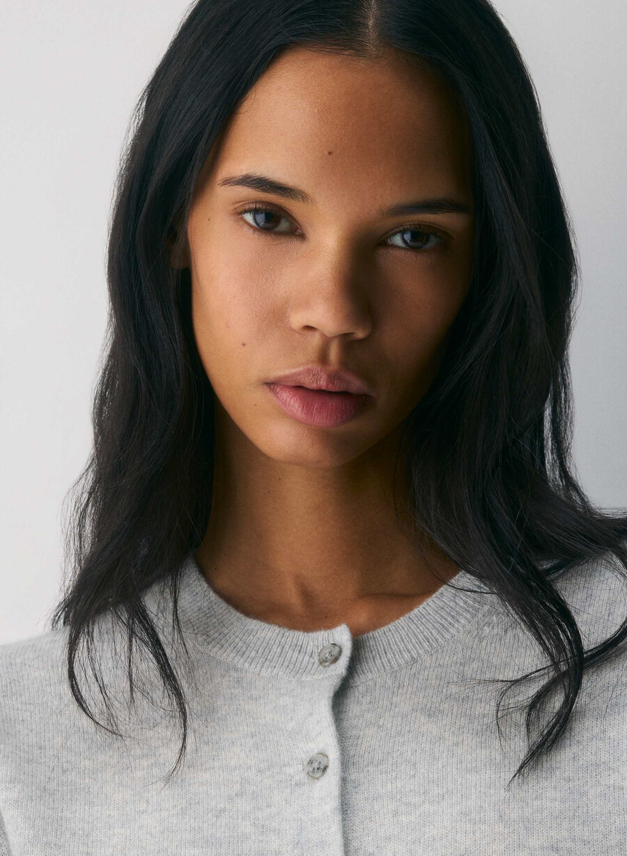 bare cashmere kortermet cardigan i lyngfarget krom