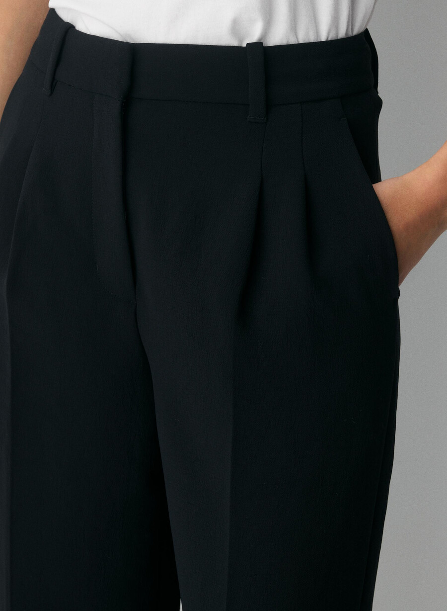 the effortless pant - crepette svart