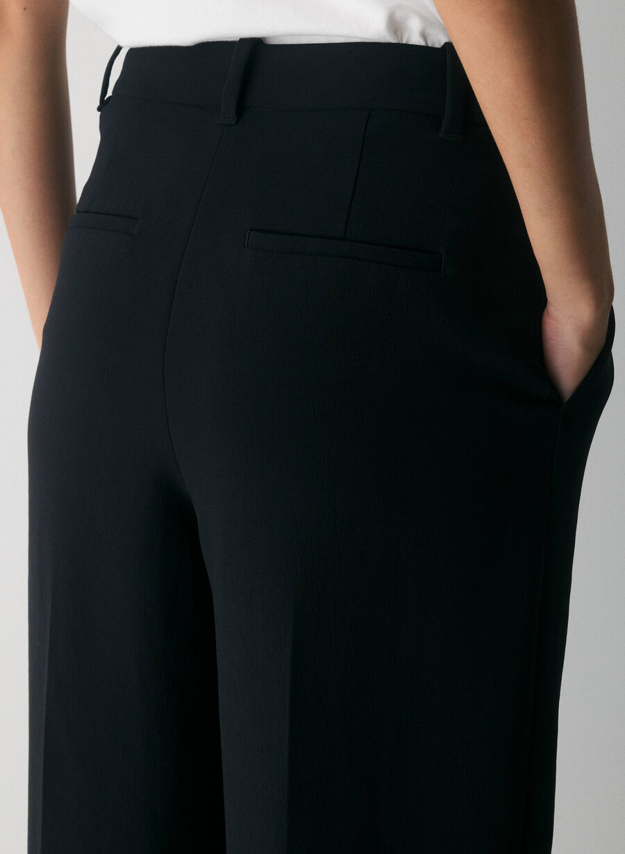 the effortless pant - crepette svart