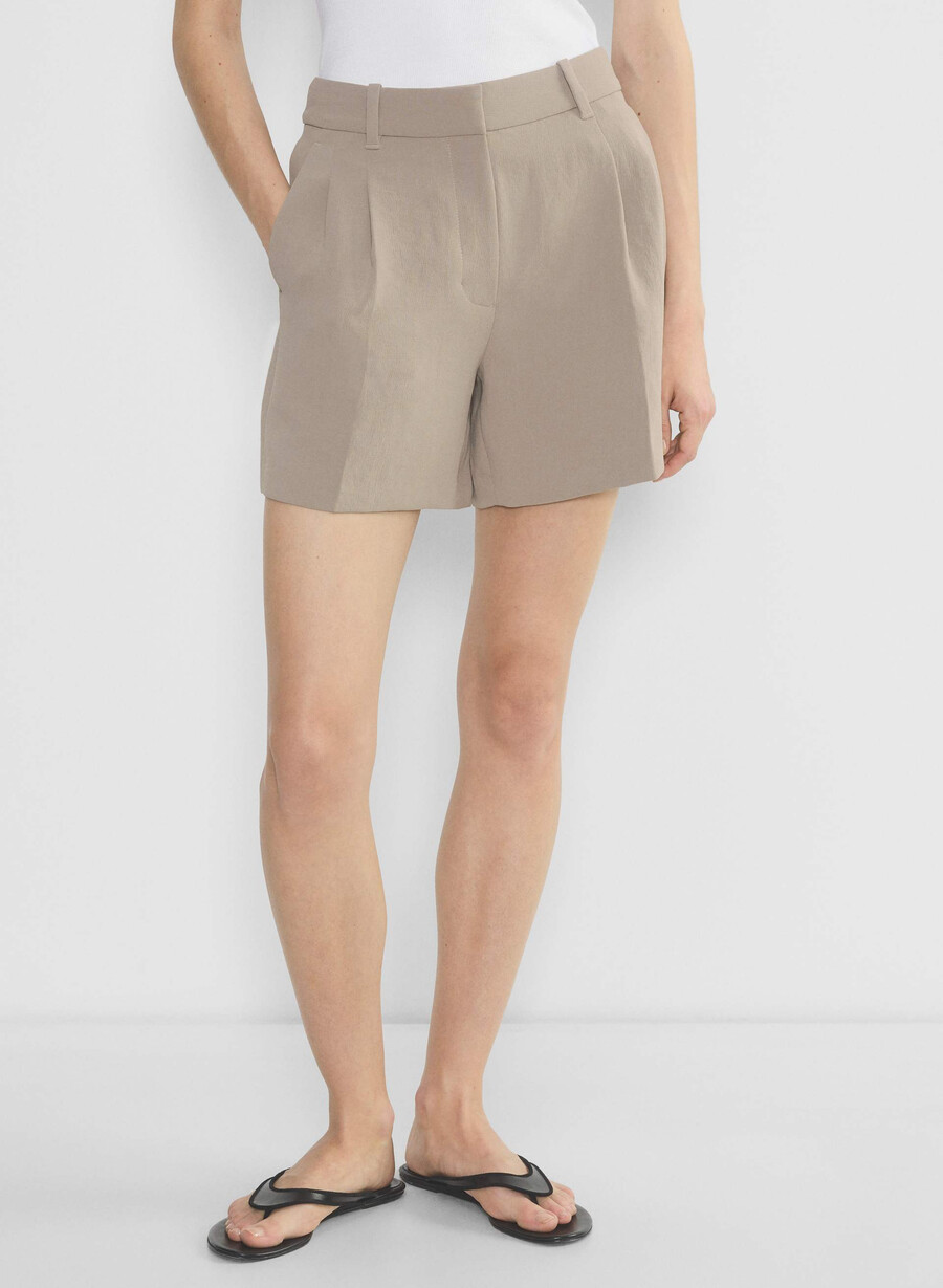 the effortless short mid-thigh – crepette nomad taupe