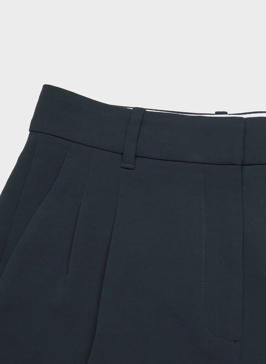 the effortless short mid-thigh – crepette dark nat navy