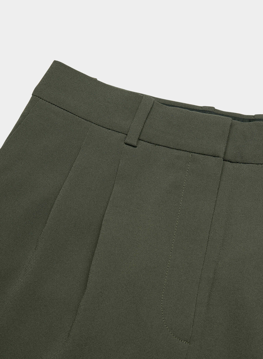 plisset minishorts mØrk oliven