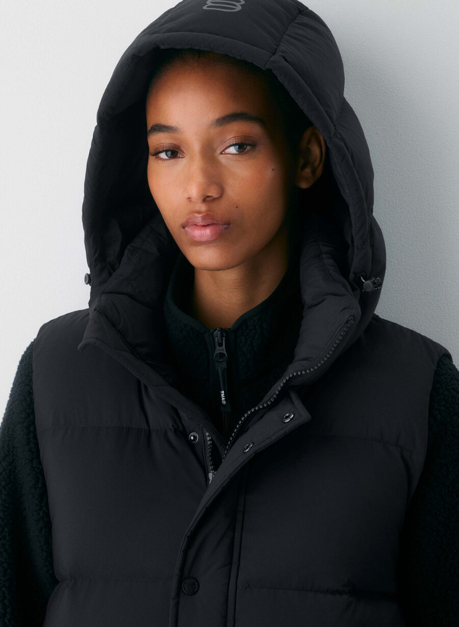 super puff mid vest – climatte svart