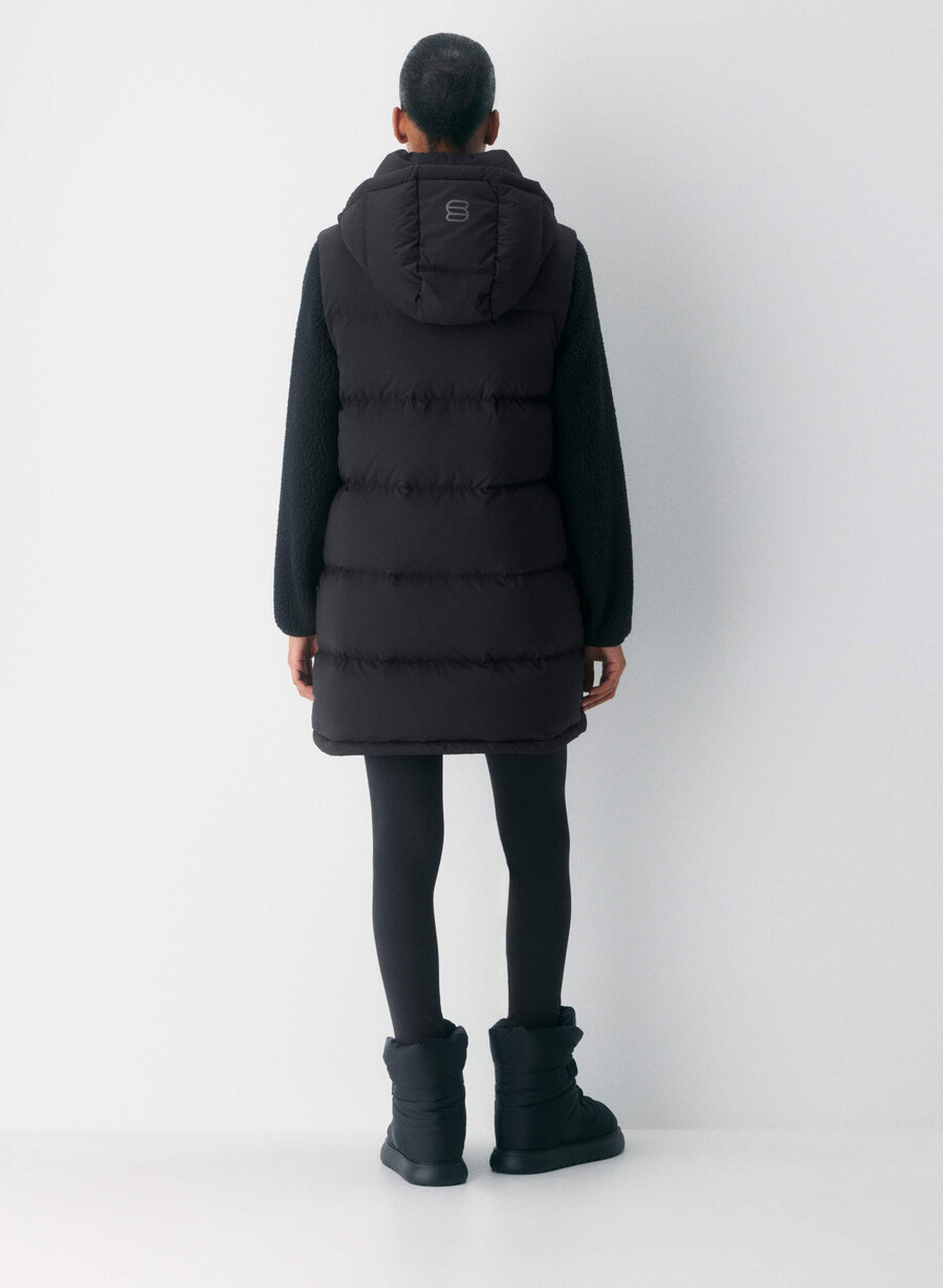 super puff mid vest – climatte svart