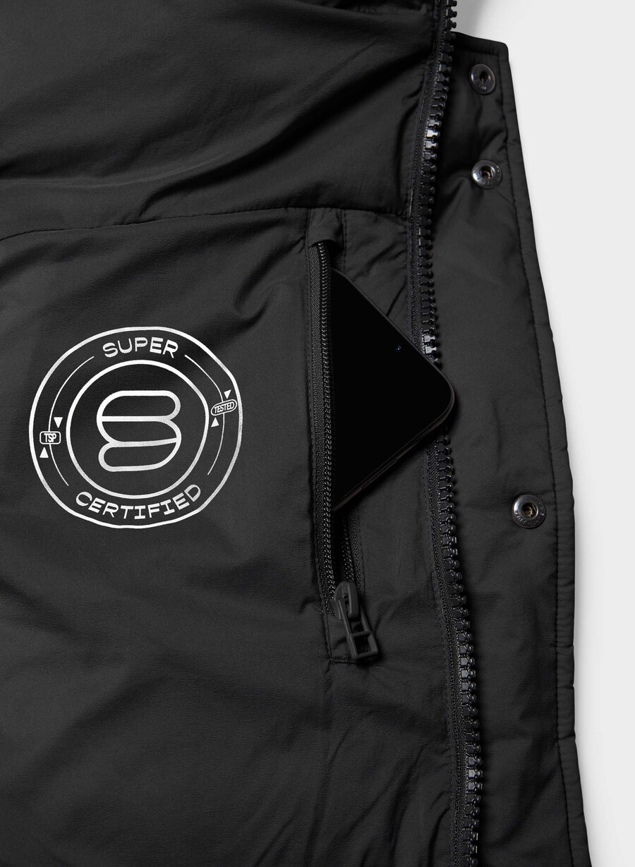 super puff mid vest – climatte svart