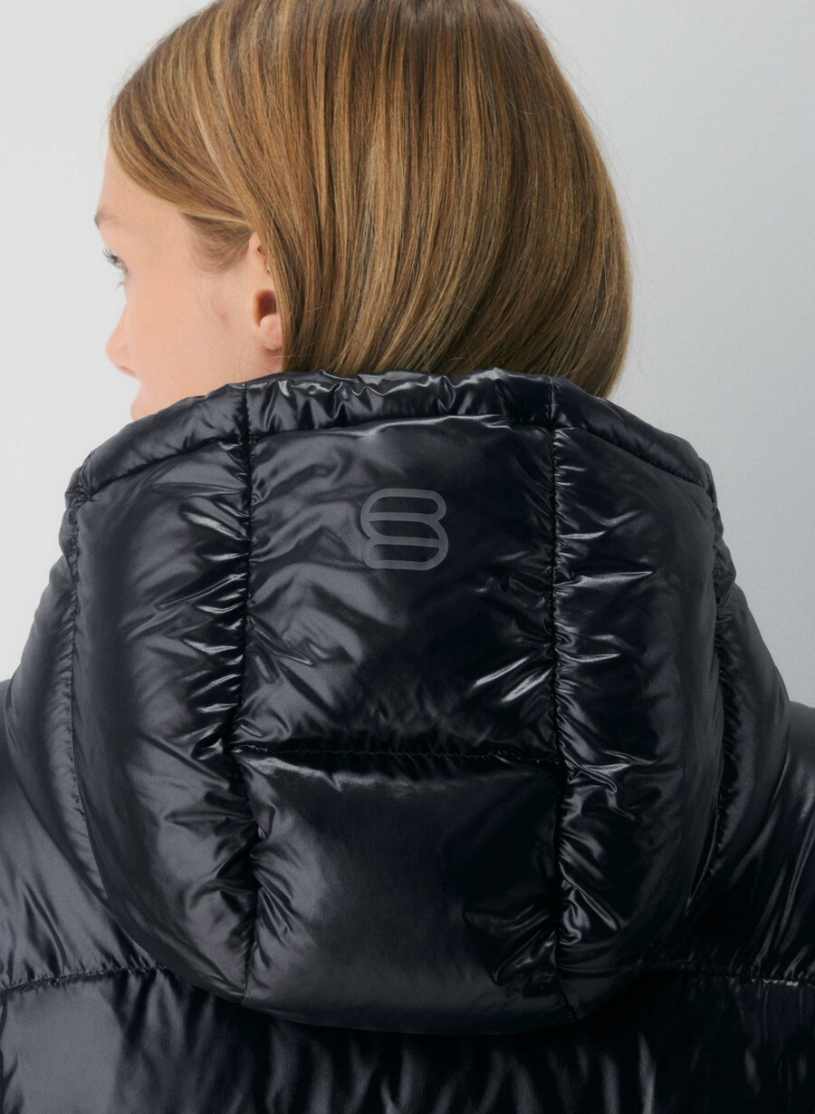 supersnug puff long – høyglanset svart