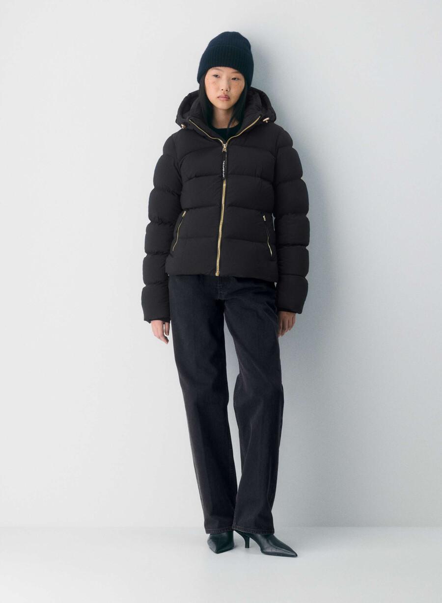 supersnug puff – climatte svartskinnende gull