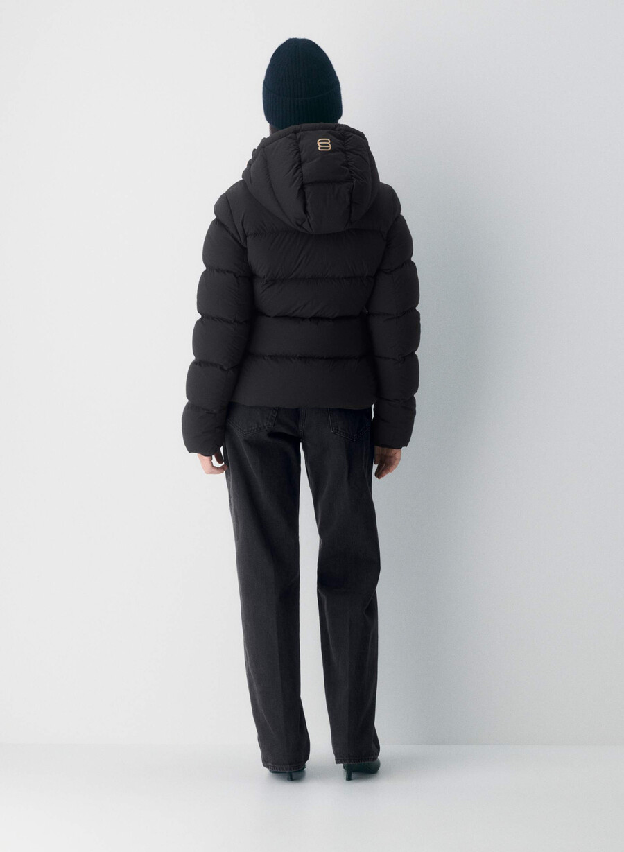 supersnug puff – climatte svartskinnende gull