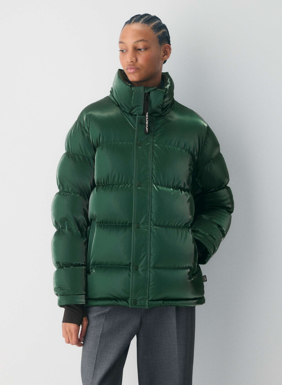 the super puff flytende glans plomme burgund