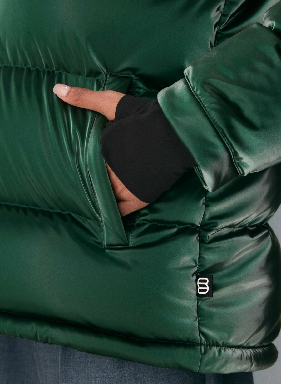 the super puff flytende glans plomme burgund