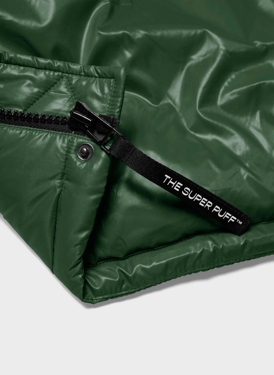 the super puff shorty - høyglanset campusgrØnn