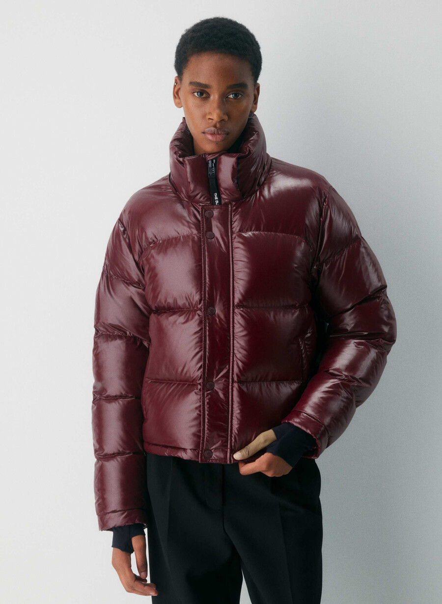 the super puff shorty - høyglans plomme burgund