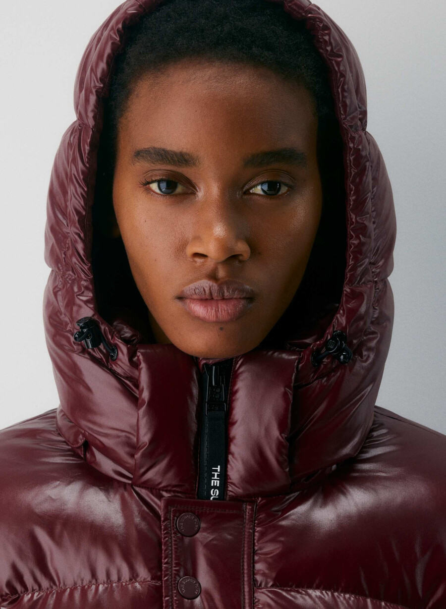 the super puff shorty - høyglans plomme burgund