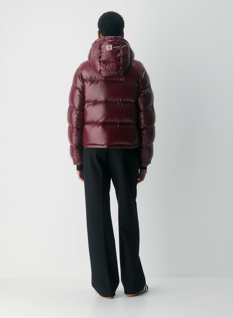 the super puff shorty - høyglans plomme burgund