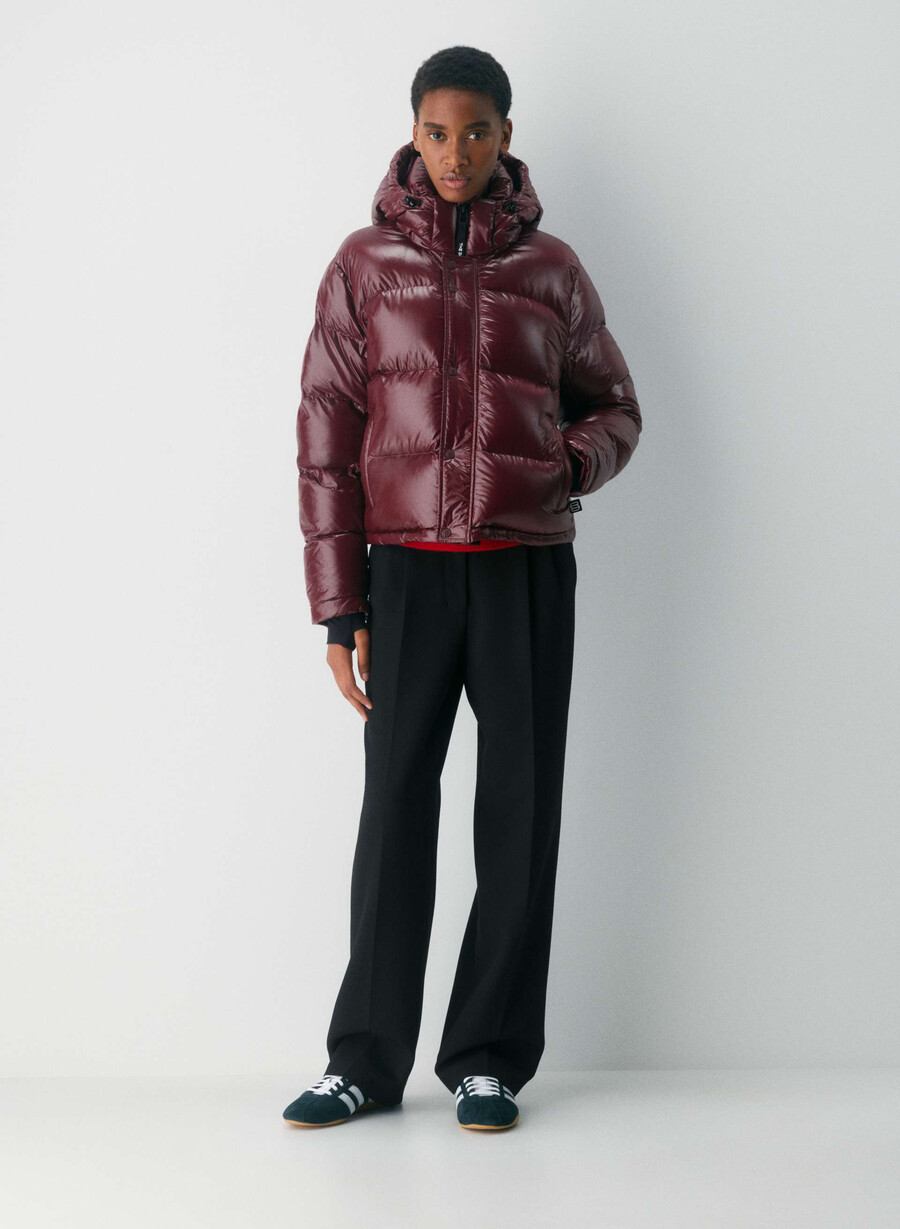 the super puff shorty - høyglans plomme burgund