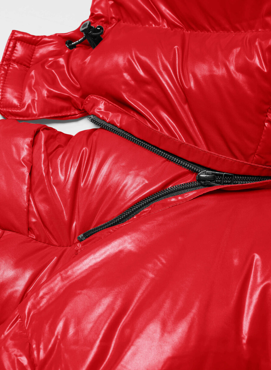 the super puff shorty - høyglanset prosperity red