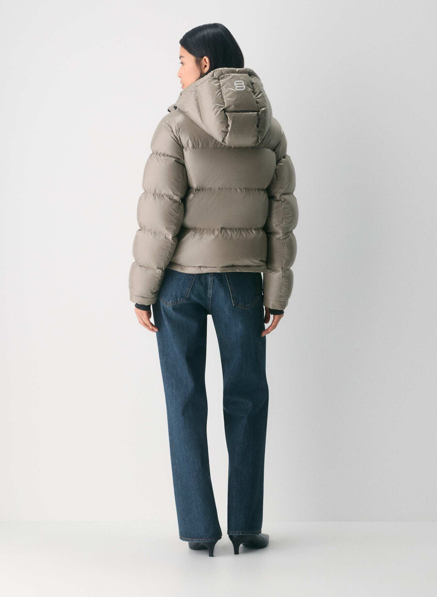 the super puff shorty - høyglanset moderne taupe