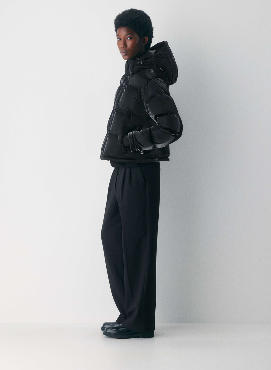 the super puff shorty – flytende glans svart